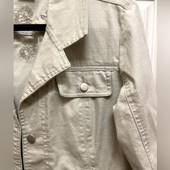 Size Large light green denim Jacket with details such as embroidery & Stitching - Picture 3 of 12
